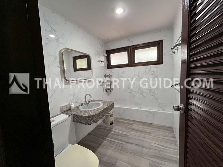 House with Shared Pool in Bangnatrad 